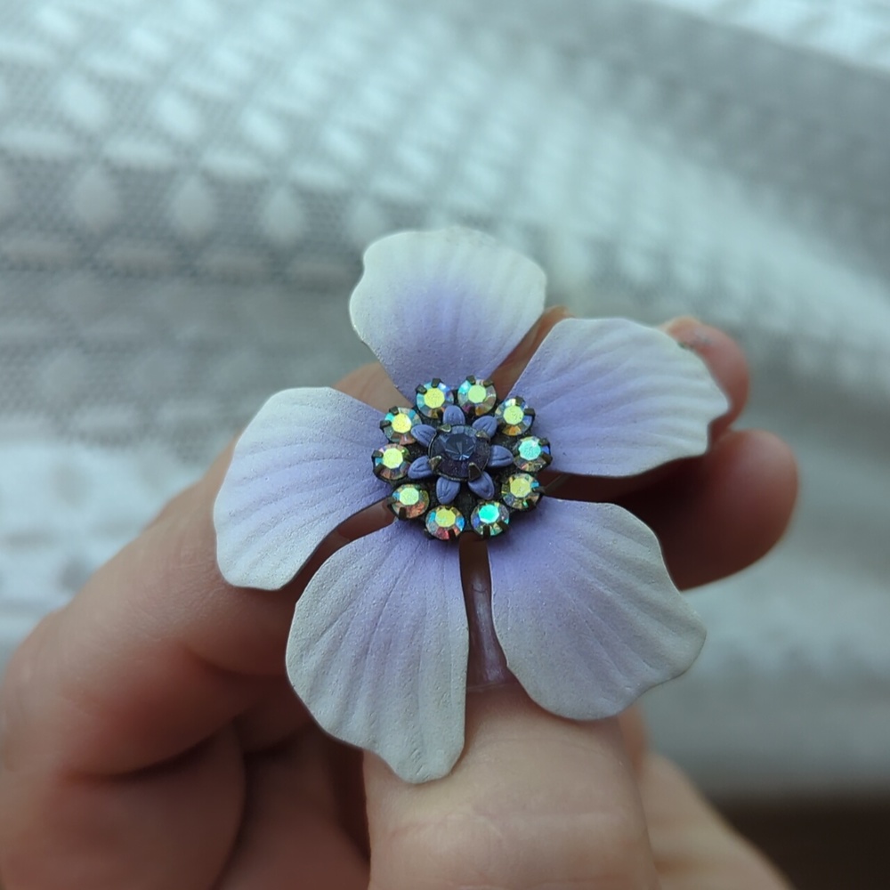 VINTAGE PURPLE FLOWER BROOCH